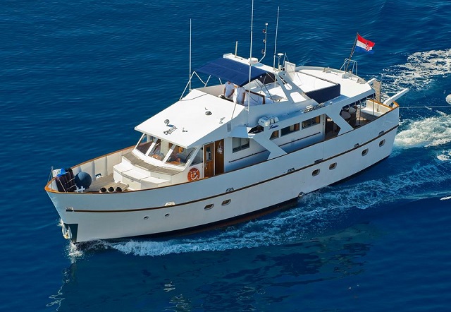 motor yacht Louise