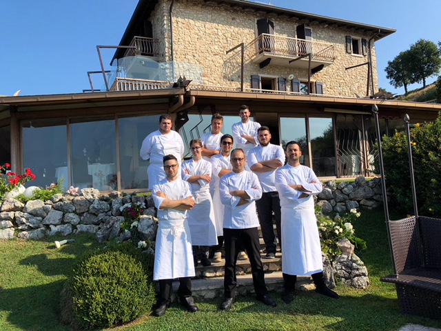lo chef executive Michele Iaconeta e la sua brigata