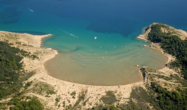 spiaggia sabbiosa di Lopar