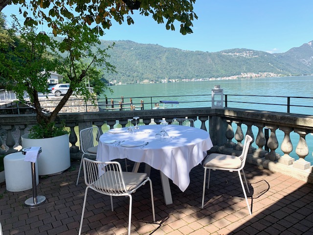 dehors - photo credit @isabellaradaelli