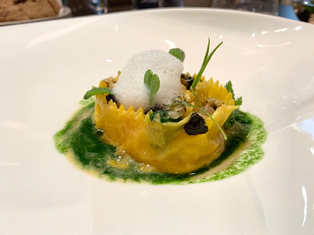 “Cartellata” pasta farcita di razza, pepe nero, tartufo, spinaci e telline