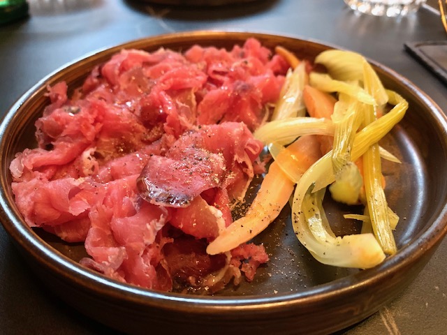 carne salada e pickles