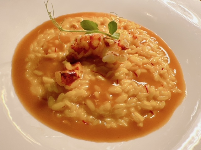 risotto ai pistilli di zafferano con astice arrostito e la sua salsa