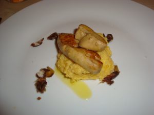 scaloppa di foie gras in padella con polenta integrale e datter