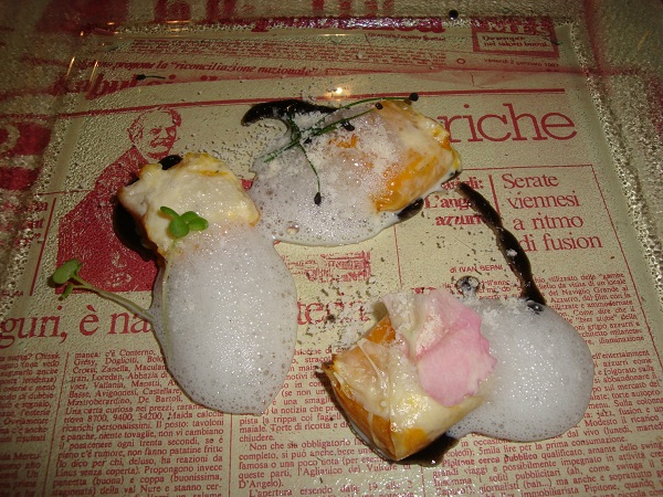 ravioli di pelle di latte ripieni di zucca, spuma di vongole ravioli di pelle di latte ripieni di zucca ,spuma di vongole