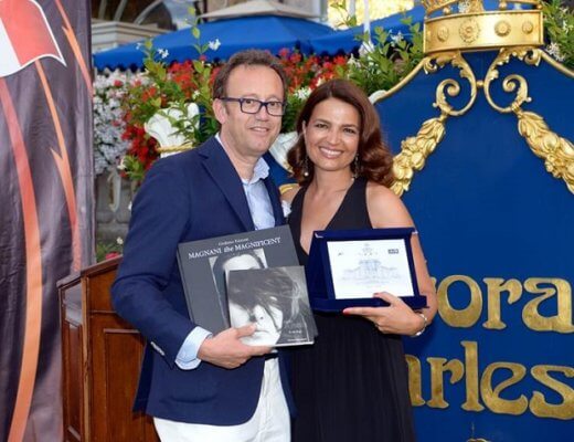 Andrea Padulazzi premia Tosca D'Aquino