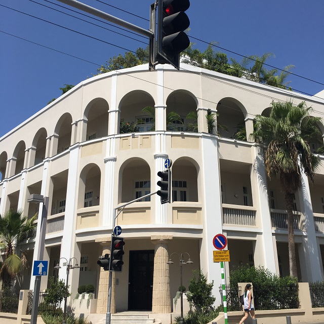 edificio in stile Bauhaus a Tel Aviv - Photo Credits @isabellaradaelli
