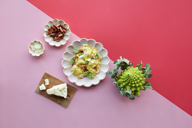 RAVIOLI ALLA CARBONARA CON BROCCOLO ROMANESCO, PANCETTA E PECORINO