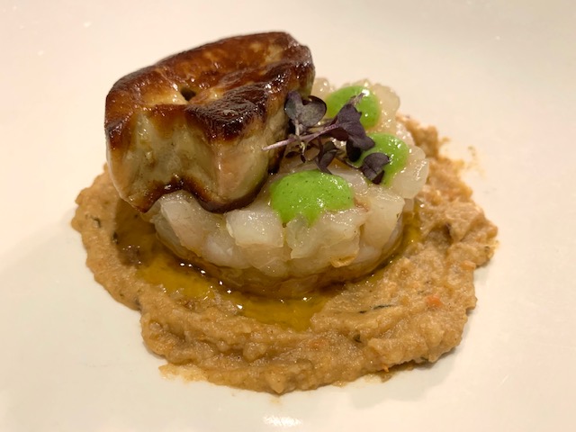 tartare di ricciola, pane nero e foie gras