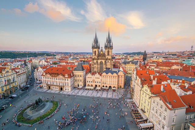 Old Town square with Tyn Church in Praga