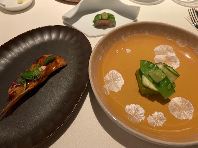 Ricciola ricciola cotta b.t. taccole e zucchine, tartare di ricciola con cetriolo e caviale di mare