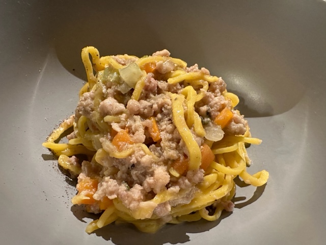 tagliolini con ragù di coniglio e olive