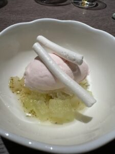 gin tonic con gelato alla rosa di Tiglieto