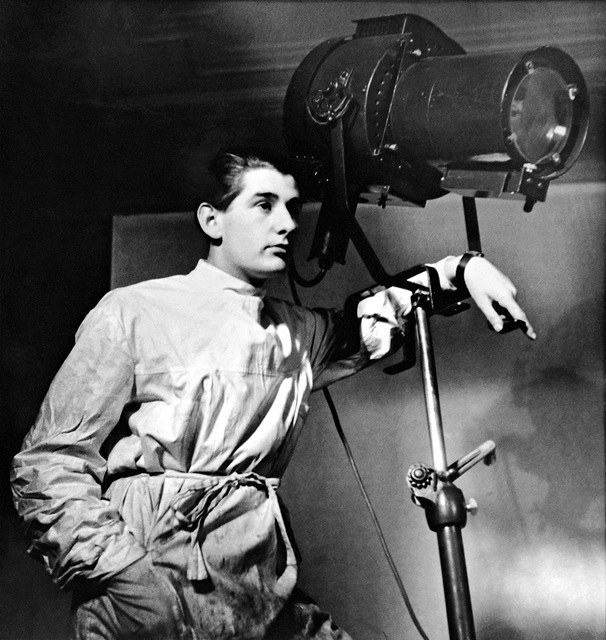 1_Helmut Newton, Self-portrait in Yva's studio, Berlin, 1936, copyright Helmut Newton Foundation