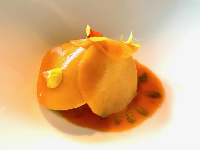 Pre dessert zucca marinata in olivello spinoso, olio e sorbetto al prezzemolo