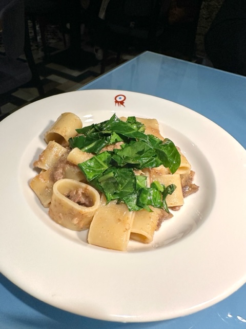 Calamarata con ragù di salsiccia dei Nebrodi e bietoline