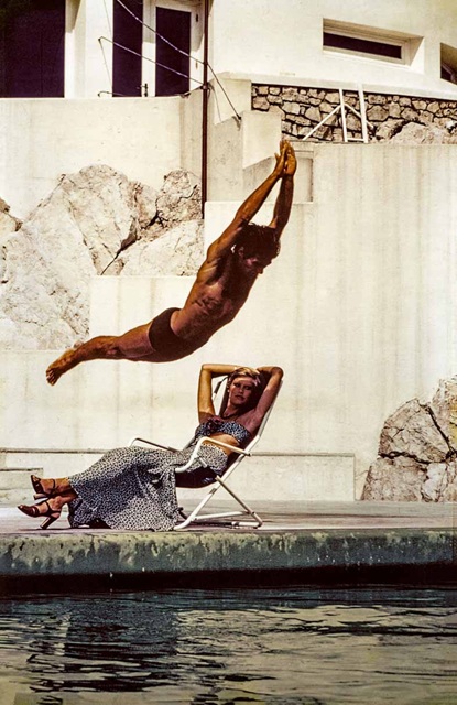 1_Helmut Newton, Grand Hôtel du Cap, Marie Claire, Antibes 1972 © Helmut Newton Foundation